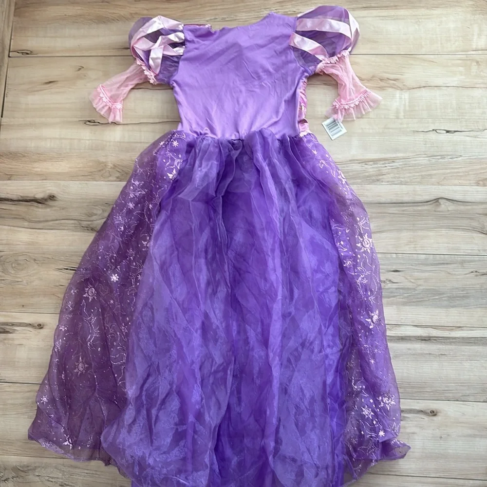 NWT Disney Princess Rapunzel Dress Up Dress. Girls Size M 7/8. Runs long. Pretty